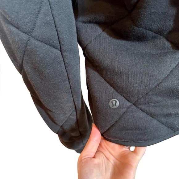Lululemon Forever Warm Jacket Reversible Quilted Bomber Jacket in Black W4AKNS - Picture 10 of 11